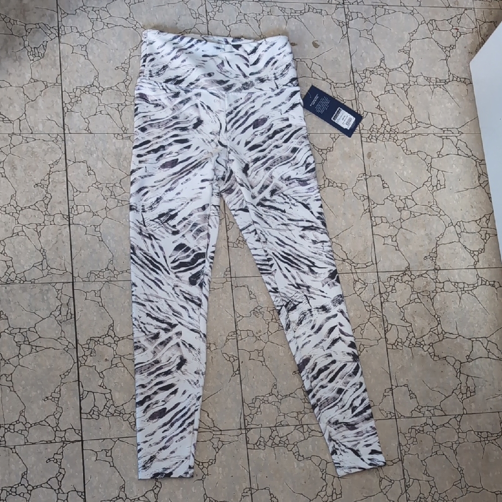 🍁Marika White & Black Leggings NWT